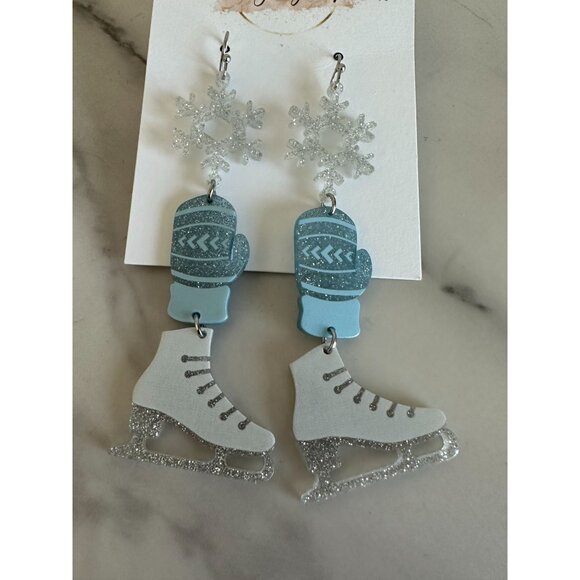 WINTER WONDERLAND Ice Skater Skating Drop Christmas Earrings NEW - Picture 4 of 4